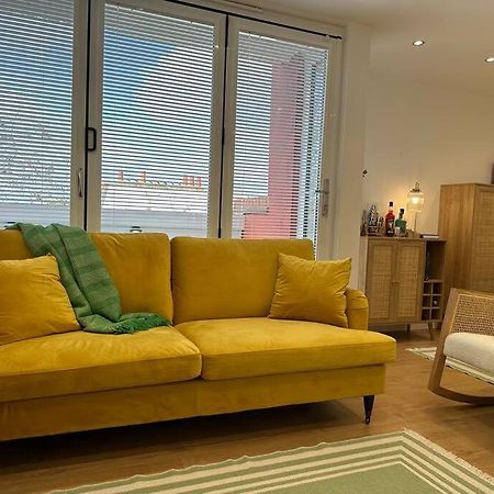 Stylish, Smart & Fun 4 Bed Home Лондон Екстериор снимка