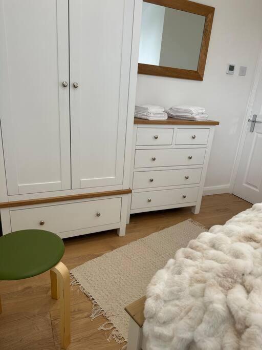 Stylish, Smart & Fun 4 Bed Home Лондон Екстериор снимка