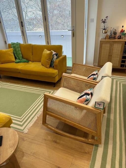 Stylish, Smart & Fun 4 Bed Home Лондон Екстериор снимка